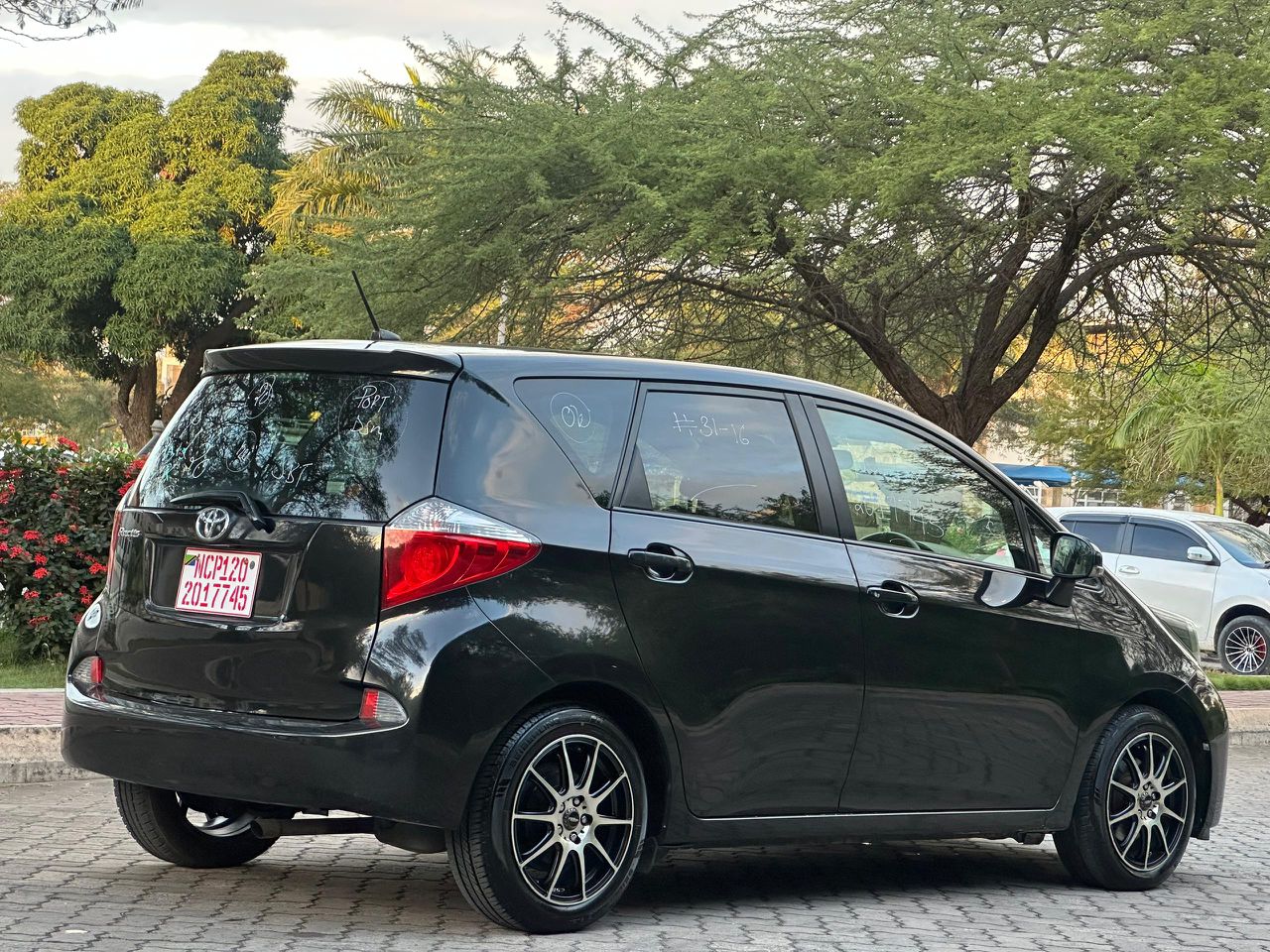 TOYOTA RACTIS thumbnail 3